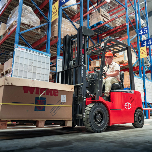 Carrello elevatore elettrico al litio 4 ruote compatto 2000kg EFL201 - immagine 8