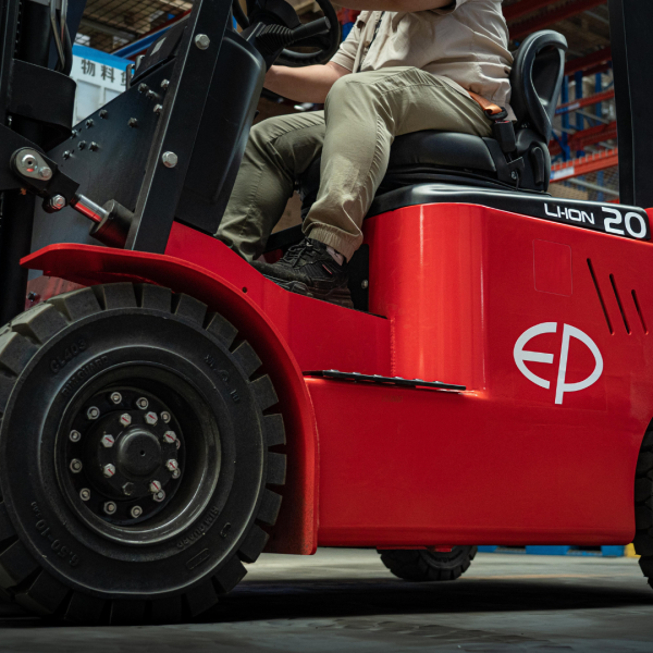 Carrello elevatore elettrico al litio 4 ruote compatto 2000kg EFL201 - immagine 11