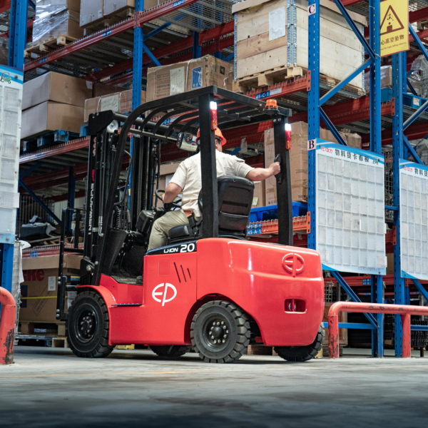 Carrello elevatore elettrico al litio 4 ruote compatto 2000kg EFL201 - immagine 12