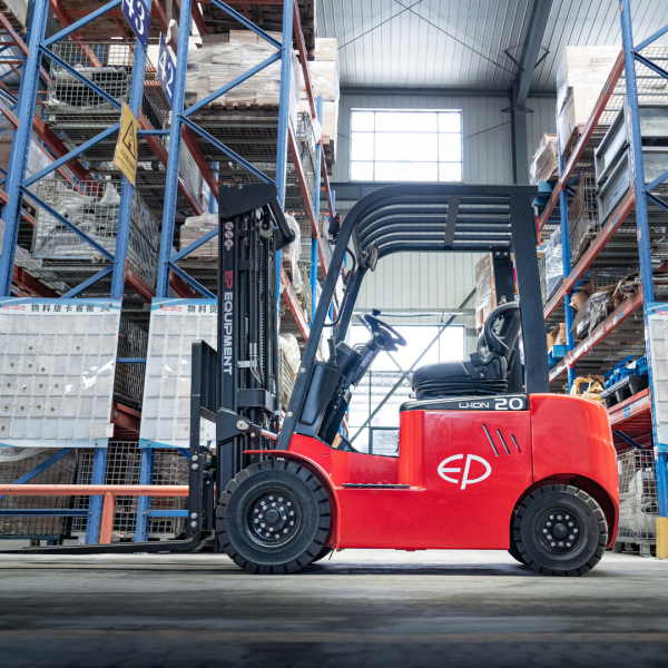 Carrello elevatore elettrico al litio 4 ruote compatto 2000kg EFL201 - immagine 3