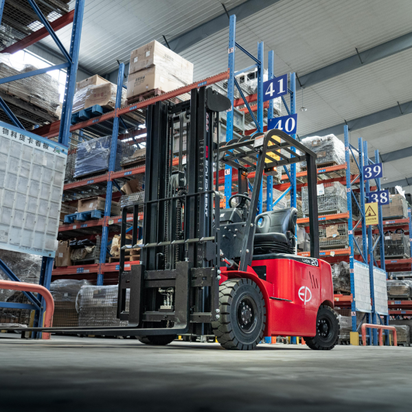 Carrello elevatore elettrico al litio 4 ruote compatto 2000kg EFL201 - immagine 5