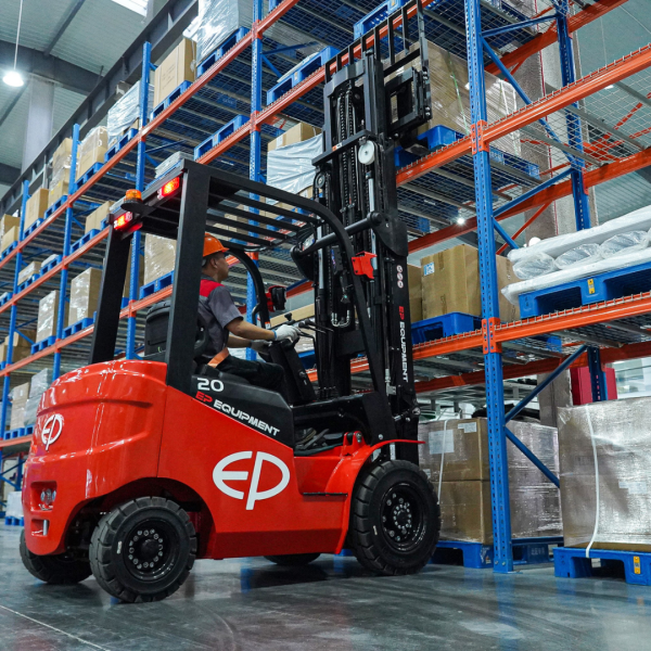 Carrello elevatore elettrico al litio 4 ruote da piazzale 2000kg EFL203 - immagine 11