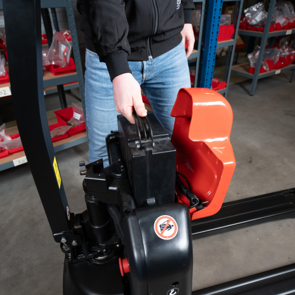 Transpallet elettrico semi-professionale al litio 1500kg EPL154 - immagine 5