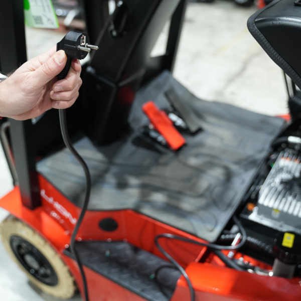 Carrello elevatore supercompatto 3 ruote 1000kg TCL101 - immagine 9