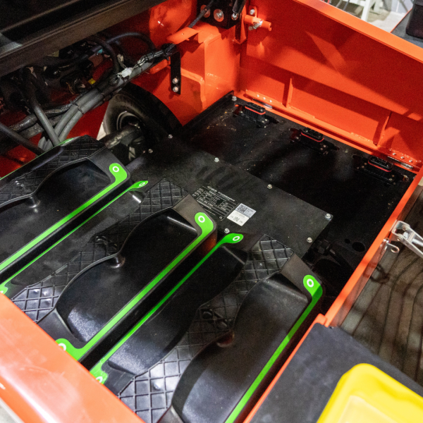 Carrello elevatore al litio 4 ruote da piazzale 3000kg con batterie rimovibili EFL302X4 - immagine 13