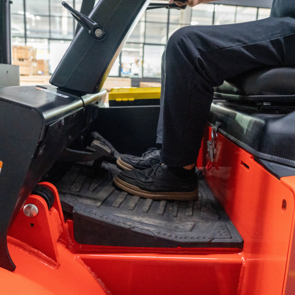 Carrello elevatore al litio 4 ruote da piazzale 3000kg con batterie rimovibili EFL302X4 - immagine 15