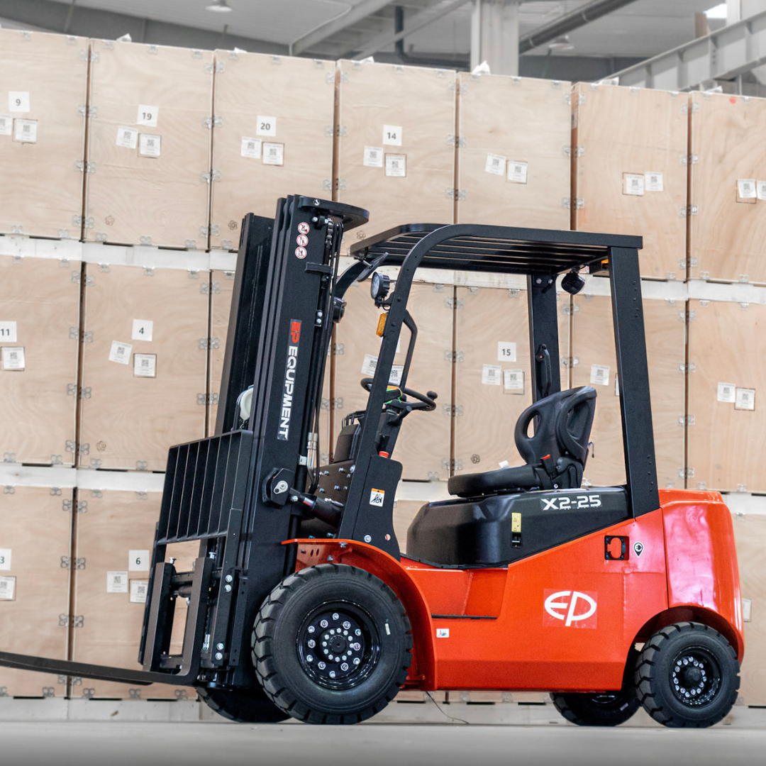 Carrello elevatore elettrico al litio 4 ruote da piazzale 2500kg EFL252X2 - immagine 13