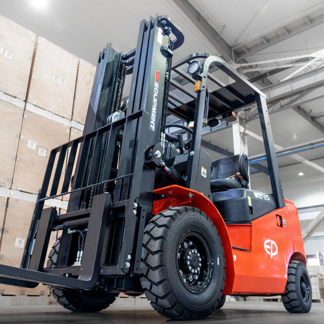 Carrello elevatore elettrico al litio 4 ruote da piazzale 2500kg EFL252X2 - immagine 3
