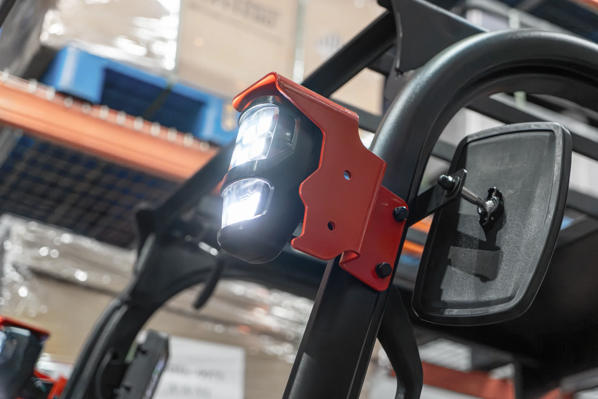 Carrello elevatore elettrico al litio 4 ruote compatto 1800kg EFL183 - immagine 4